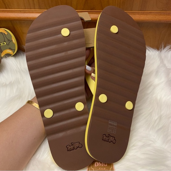 Spanking Brand New COACH Flip Flops w/ Banana Print😋Unisex - Picture 4 of 16